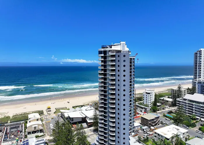 Waterfront 3-Br In The Heart Of The Gold Coast
