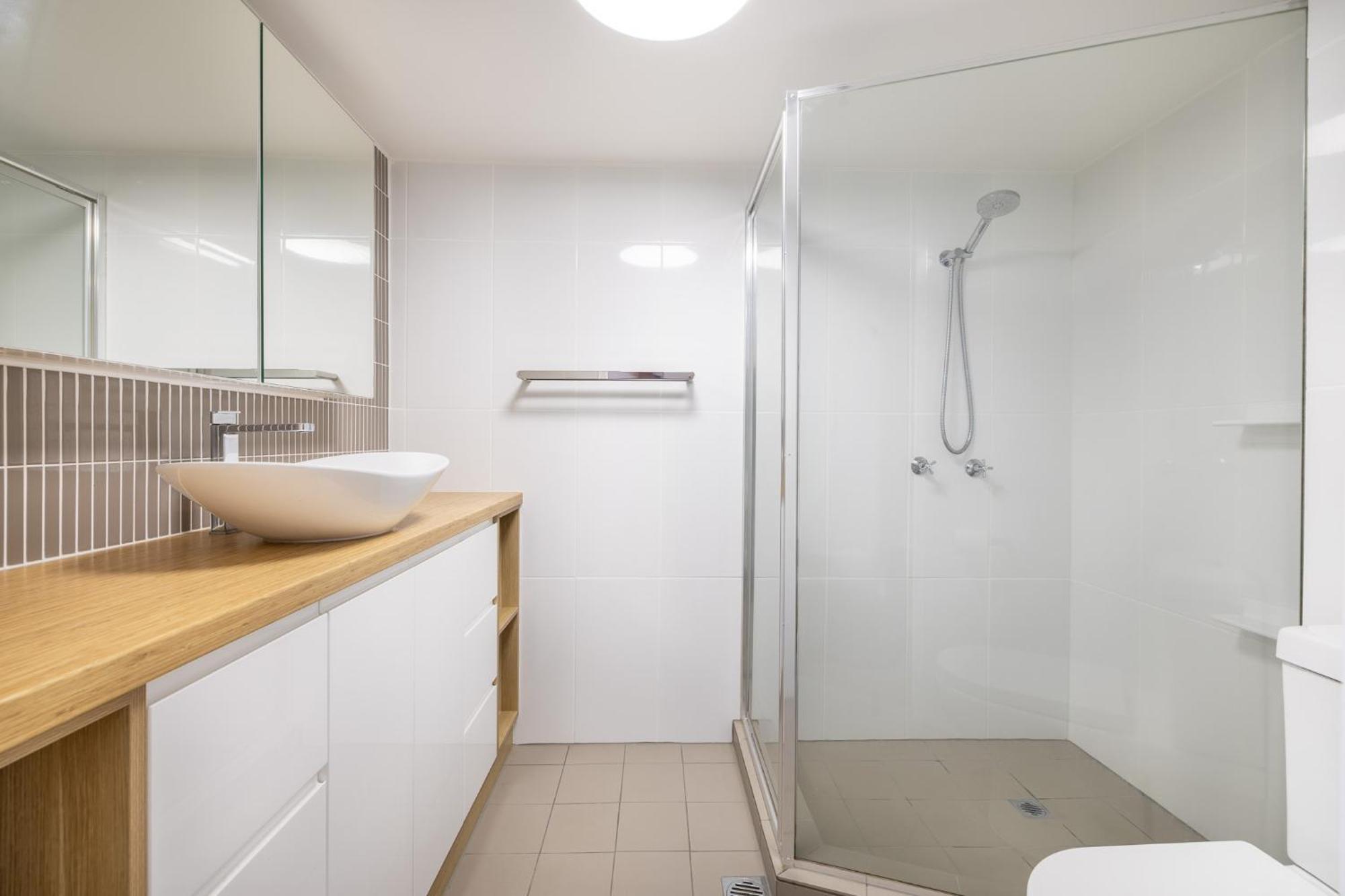 Waterfront 3-br In The Heart Of The Apartment *