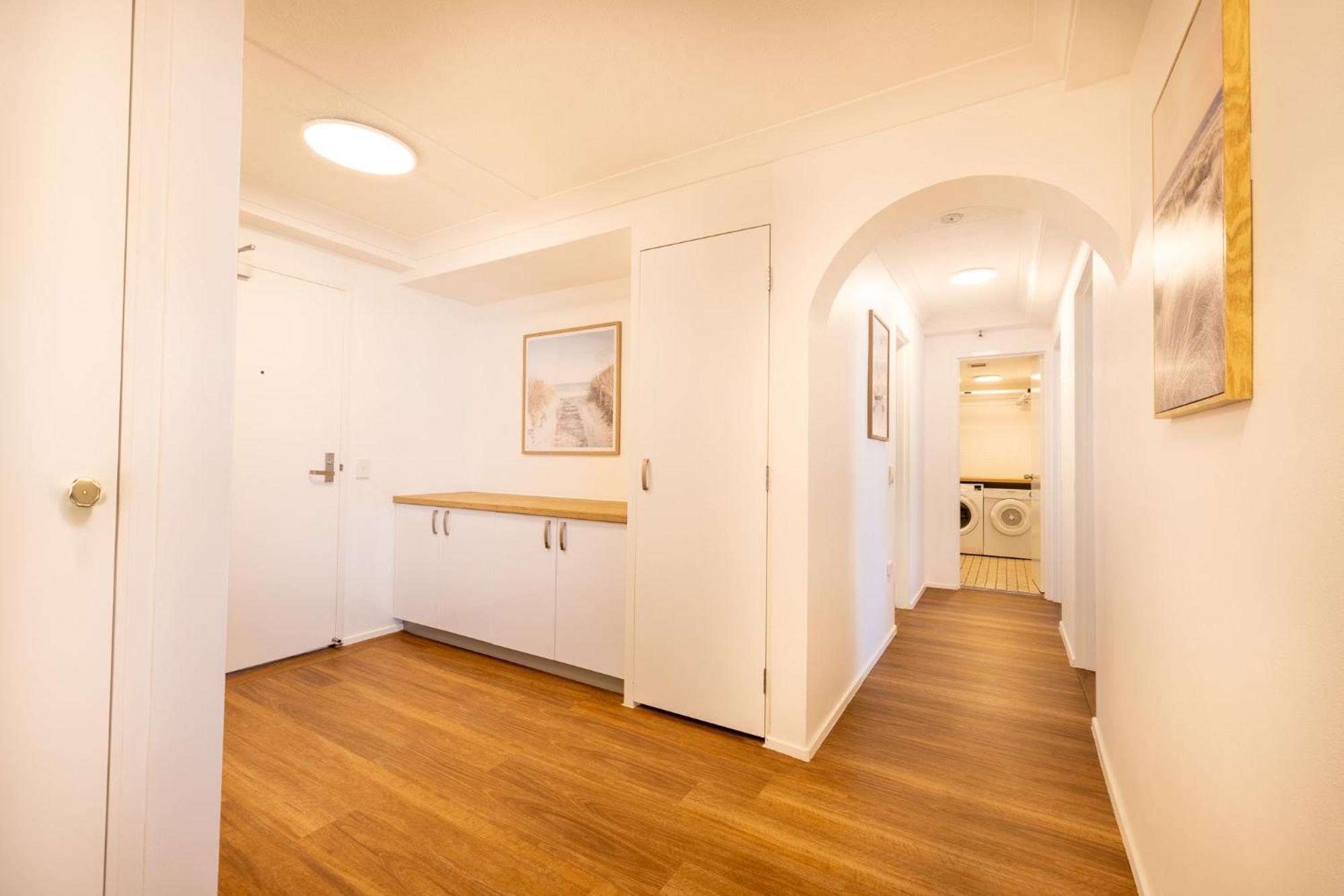 Apartment Waterfront 3-br In The Heart Of The Gold Coast
